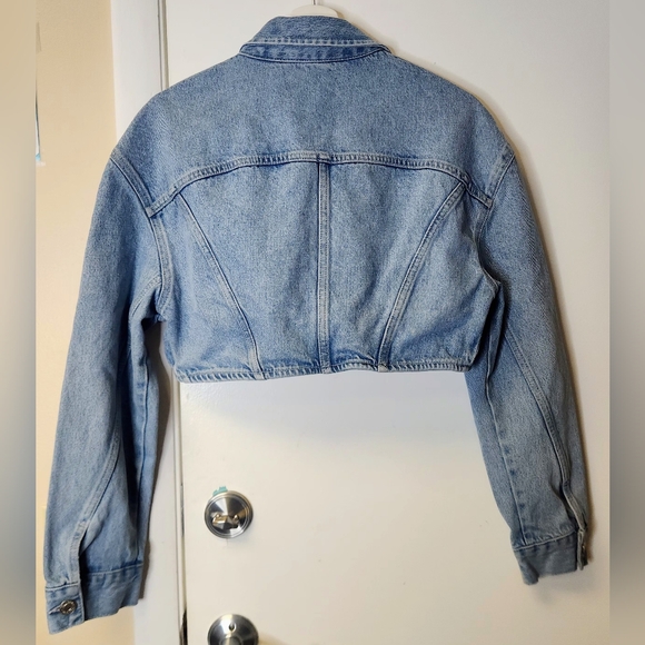 ZARA Cropped Denim Jacket Light Wash Arched Hem Jean Bolero Size L - Picture 7 of 13